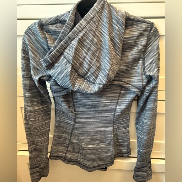 Lululemon Fitted Classic Zip-Up Hoodie Gray/Blue size 6 EXCELLENT Condition - Picture 2 of 8